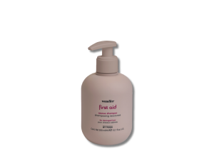BY FAMA WONDHER First Aid szampon wzmacniający włosy zniszczone 300 ml